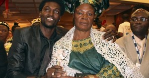 adebayor_and_mom